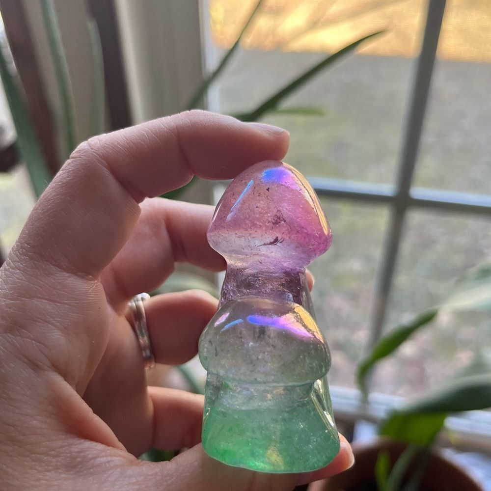 Aura Clear CrystalQuartz Double Mushroom Carving 101g - Picture 5 of 8